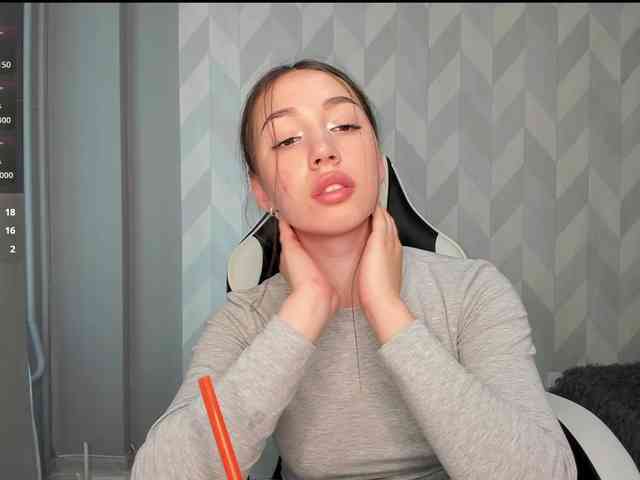 Mia-small44 webcam