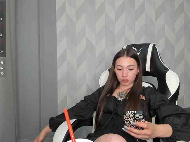 Mia-small44 webcam