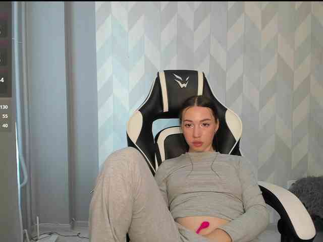 Mia-small44 webcam