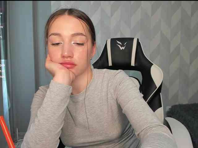 Mia-small44 webcam