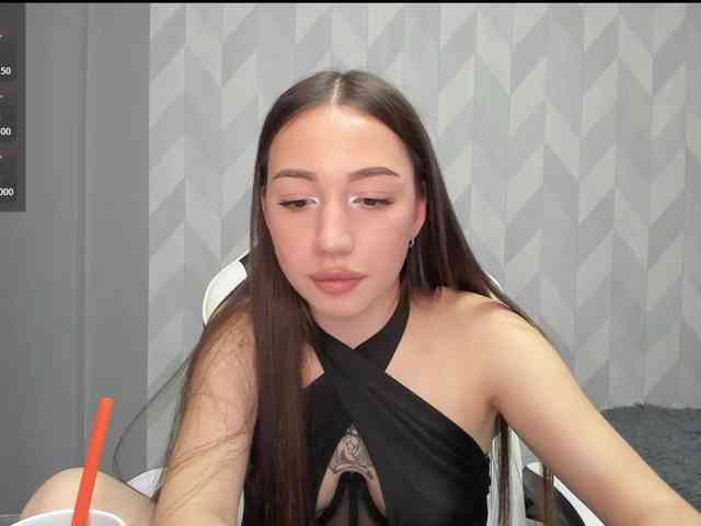 Mia-small44 webcam