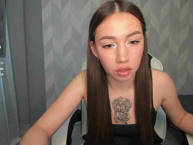 Mia-small44 webcam