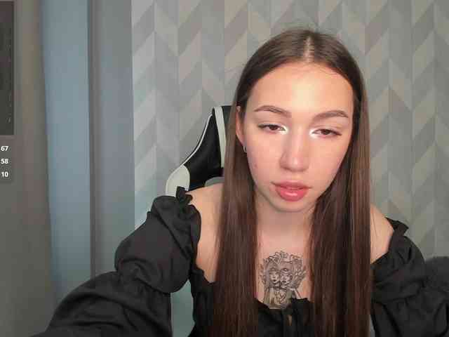 Mia-small44 webcam
