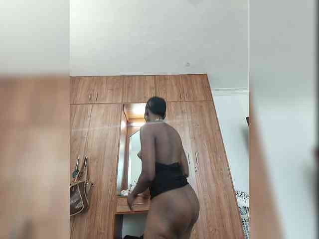 Petiteebony webcam