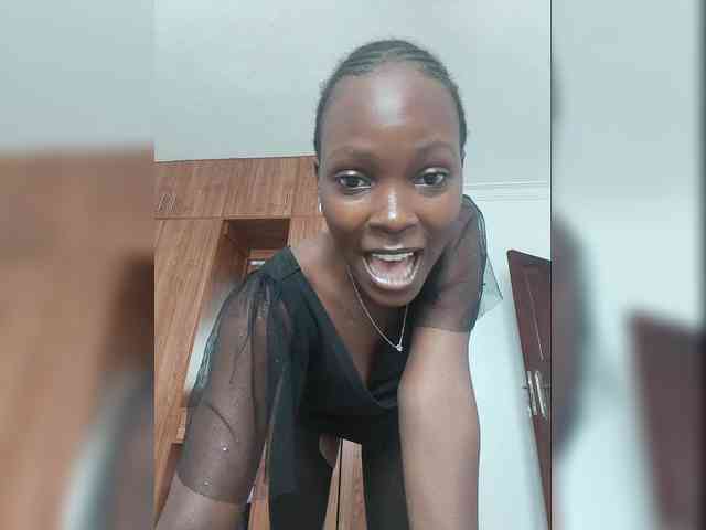 Petiteebony webcam