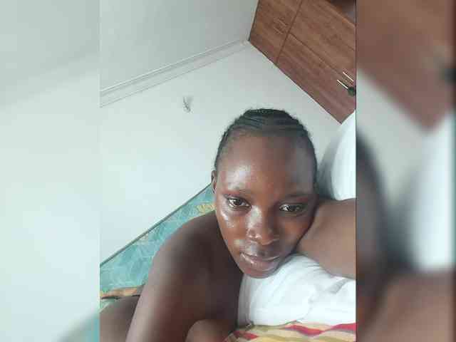 Petiteebony webcam