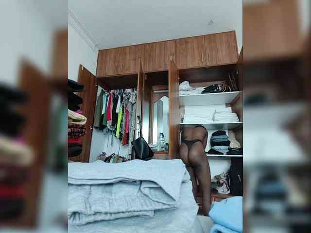 Petiteebony webcam