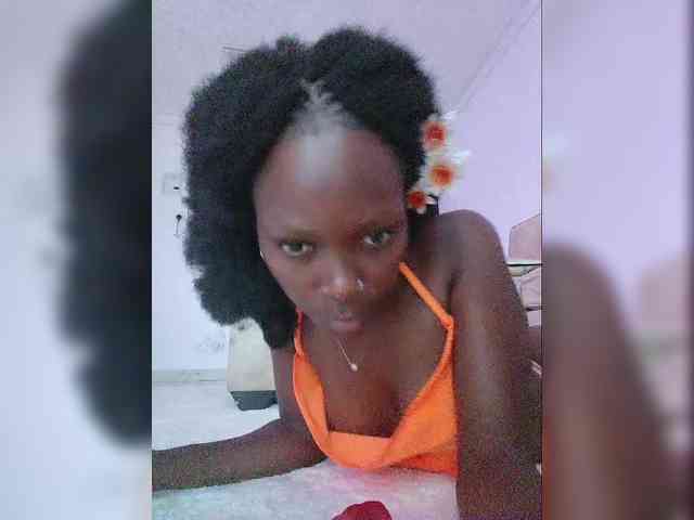Petiteebony webcam