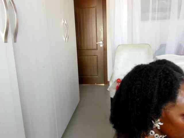 Petiteebony webcam