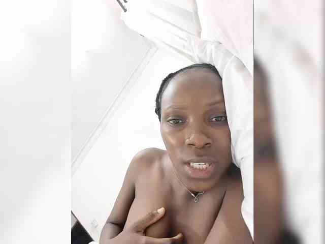 Petiteebony webcam