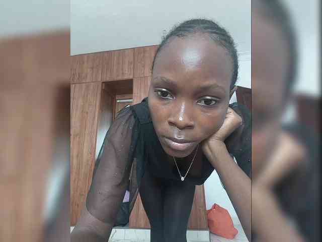 Petiteebony webcam
