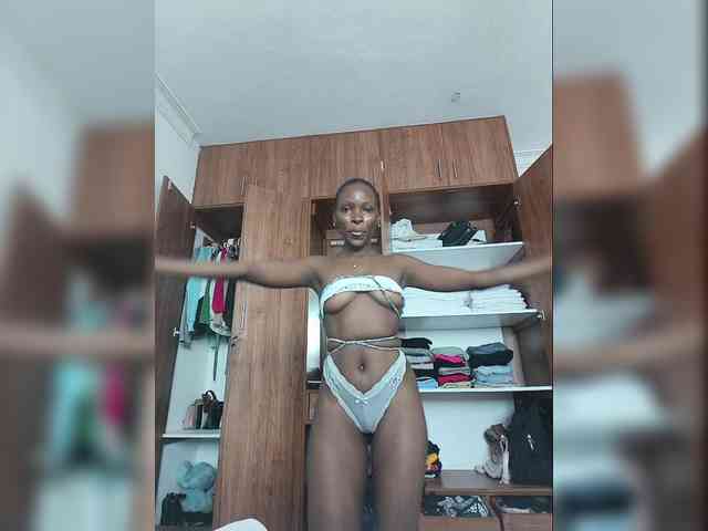 Petiteebony webcam