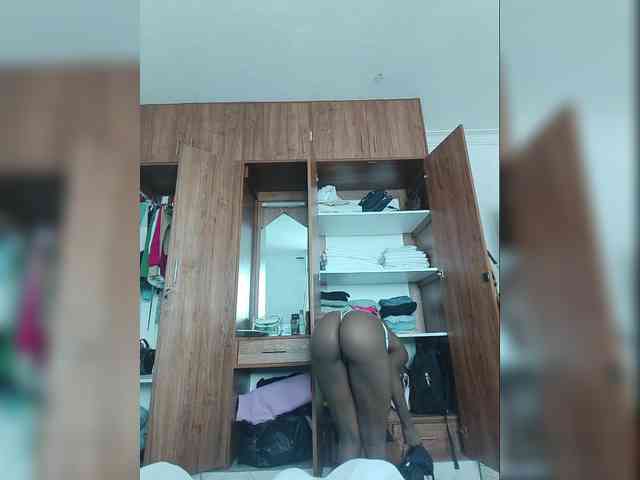 Petiteebony webcam