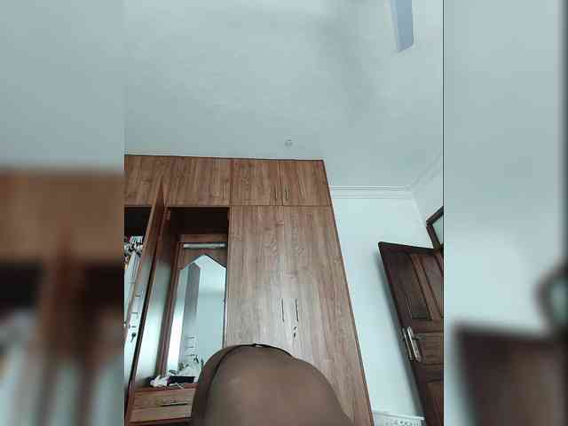 Petiteebony webcam