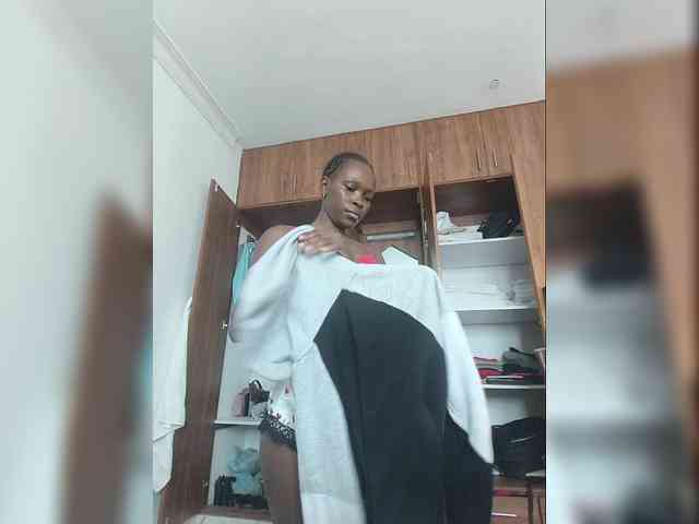 Petiteebony webcam