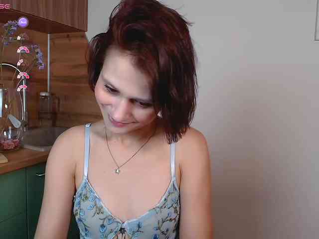 Worshpme (22, White Cam Girl) performing squirt.