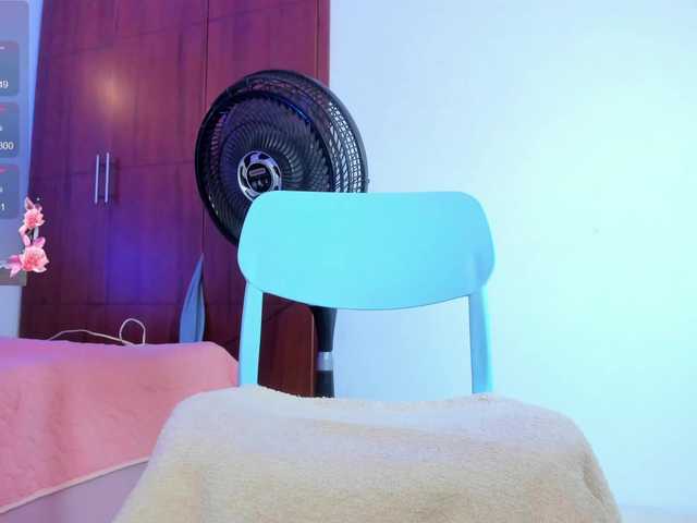 QueenLatina's BongaCams show and profile