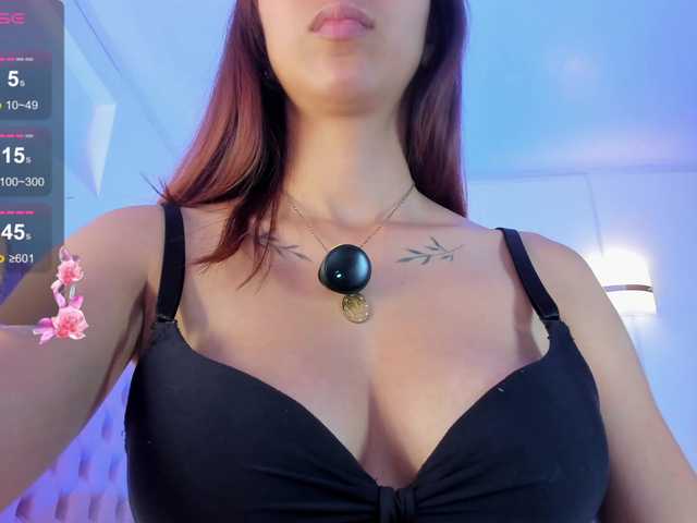 QueenLatina's BongaCams show and profile