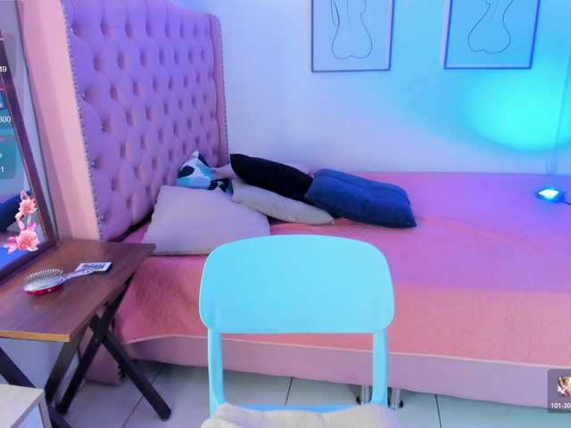 QueenLatina's BongaCams show and profile