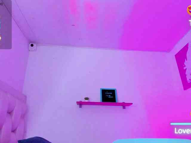 QueenLatina webcam