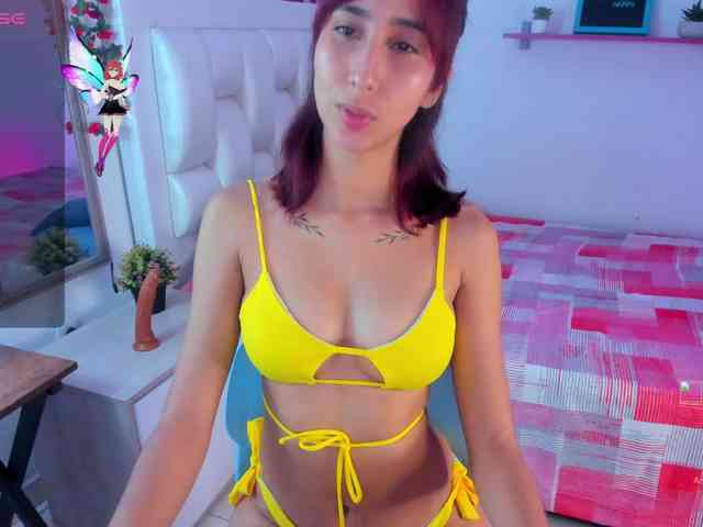 QueenLatina webcam