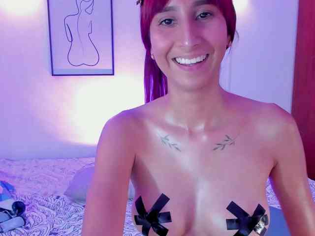 QueenLatina webcam