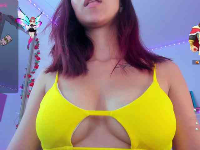 QueenLatina webcam