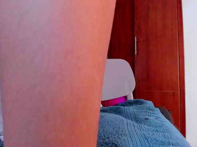 QueenLatina webcam