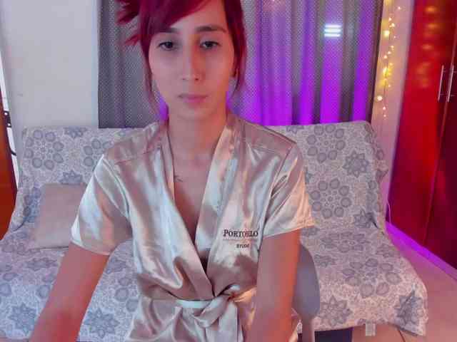 QueenLatina webcam