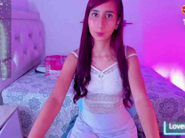 QueenLatina webcam