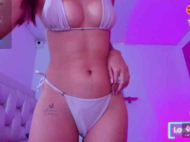 QueenLatina webcam