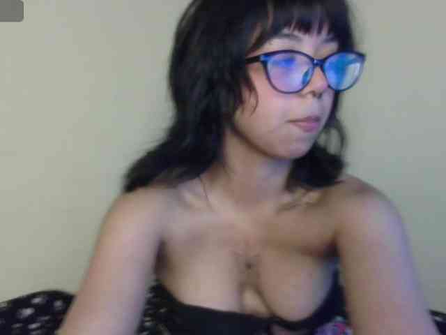 ShopiaFoxx webcam