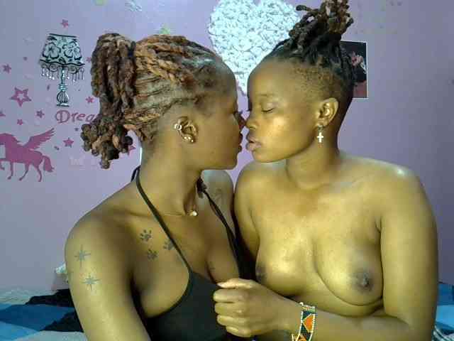 Sexxyezzyloves webcam