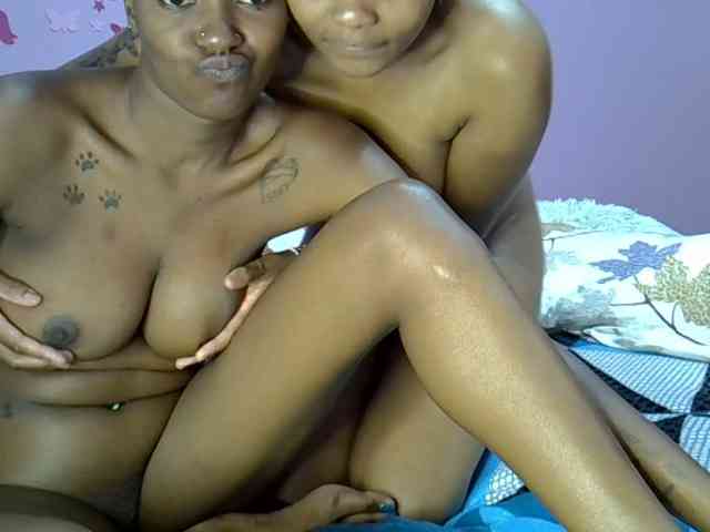 Sexxyezzyloves webcam