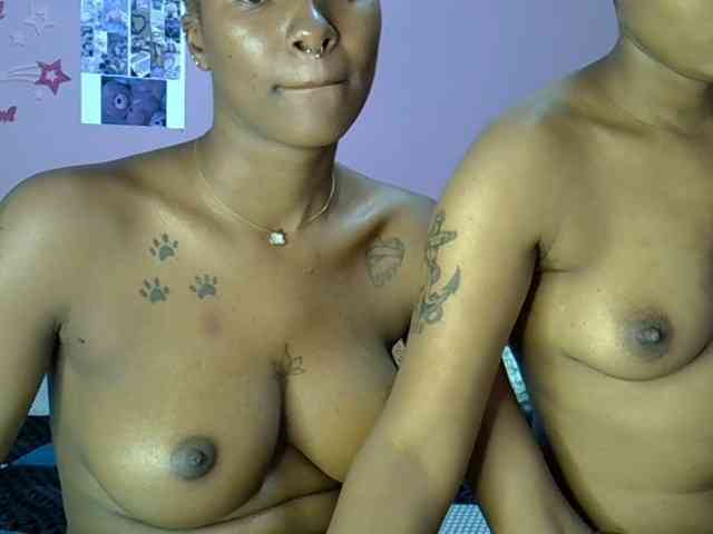Sexxyezzyloves webcam
