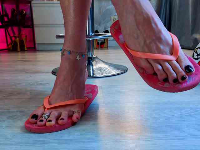 KrisHeels webcam