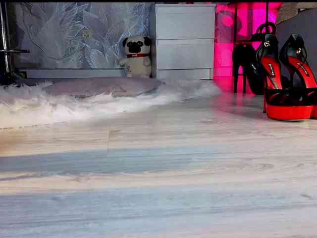 KrisHeels webcam