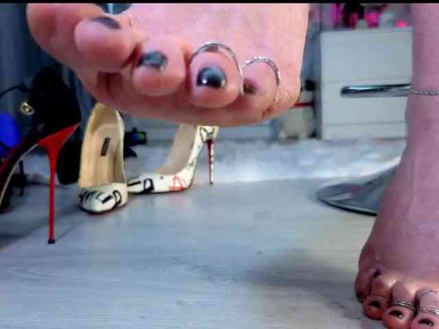 KrisHeels webcam