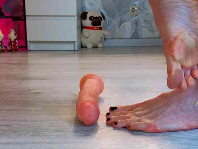 KrisHeels webcam