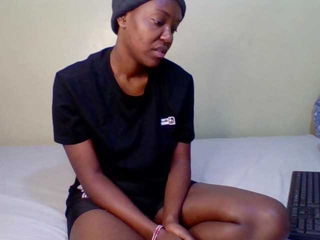Hollyvigirn from BongaCams
