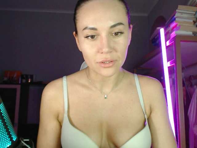 QWEENII's BongaCams show and profile