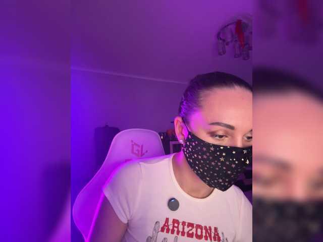 QWEENII's BongaCams show and profile