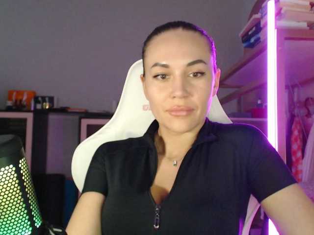 QWEENII's BongaCams show and profile