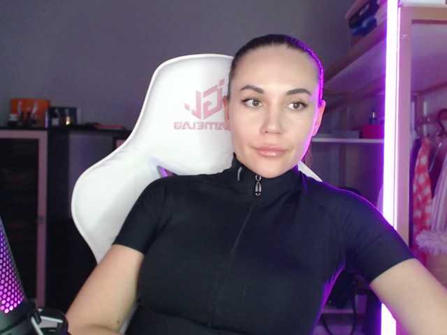 QWEENII's BongaCams show and profile