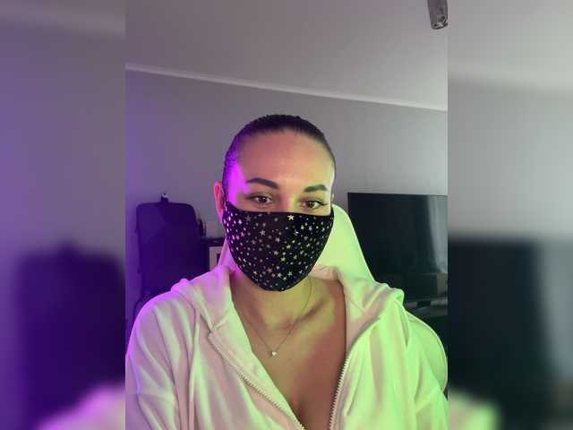QWEENII's BongaCams show and profile