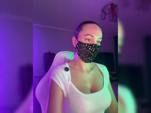 QWEENII's BongaCams show and profile