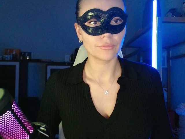 QWEENII's BongaCams show and profile