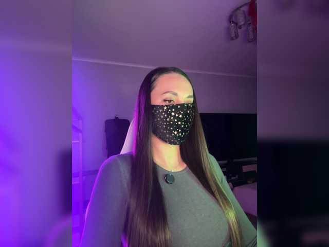 QWEENII's BongaCams show and profile