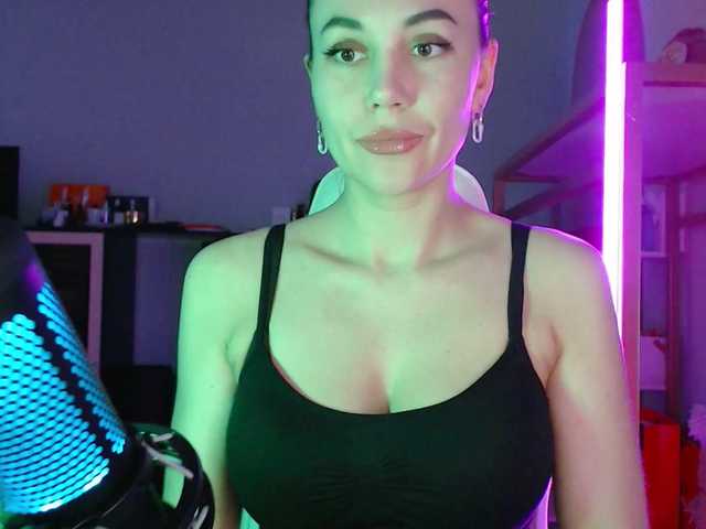 QWEENII's BongaCams show and profile