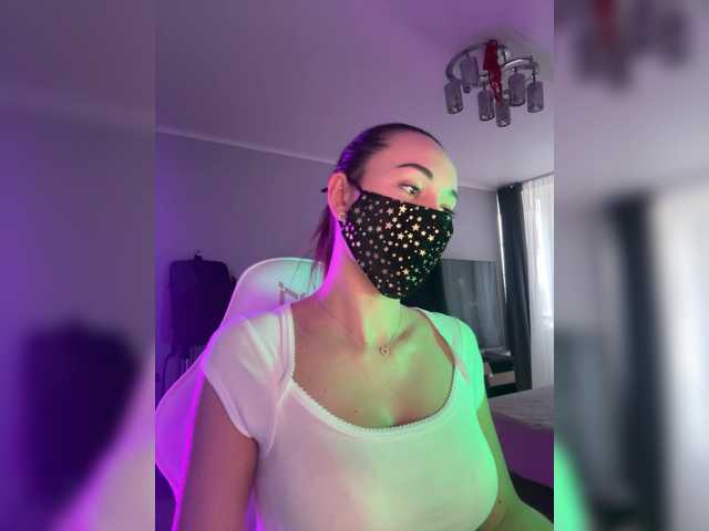 QWEENII's BongaCams show and profile